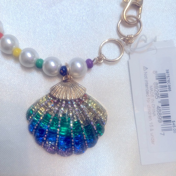 Betsey Johnson Gold Tone & Faux Pearl Betsey’s Beach Bracelet Seashell Charm NWT - Picture 4 of 12